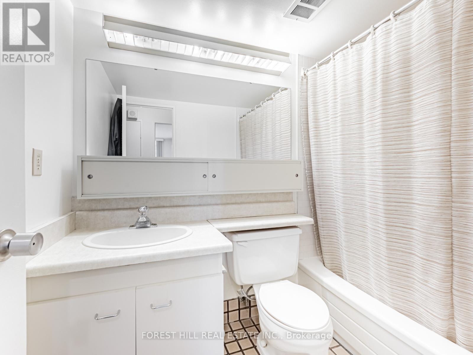 703 - 50 Quebec Avenue, Toronto, Ontario  M6P 4B4 - Photo 21 - W12550224