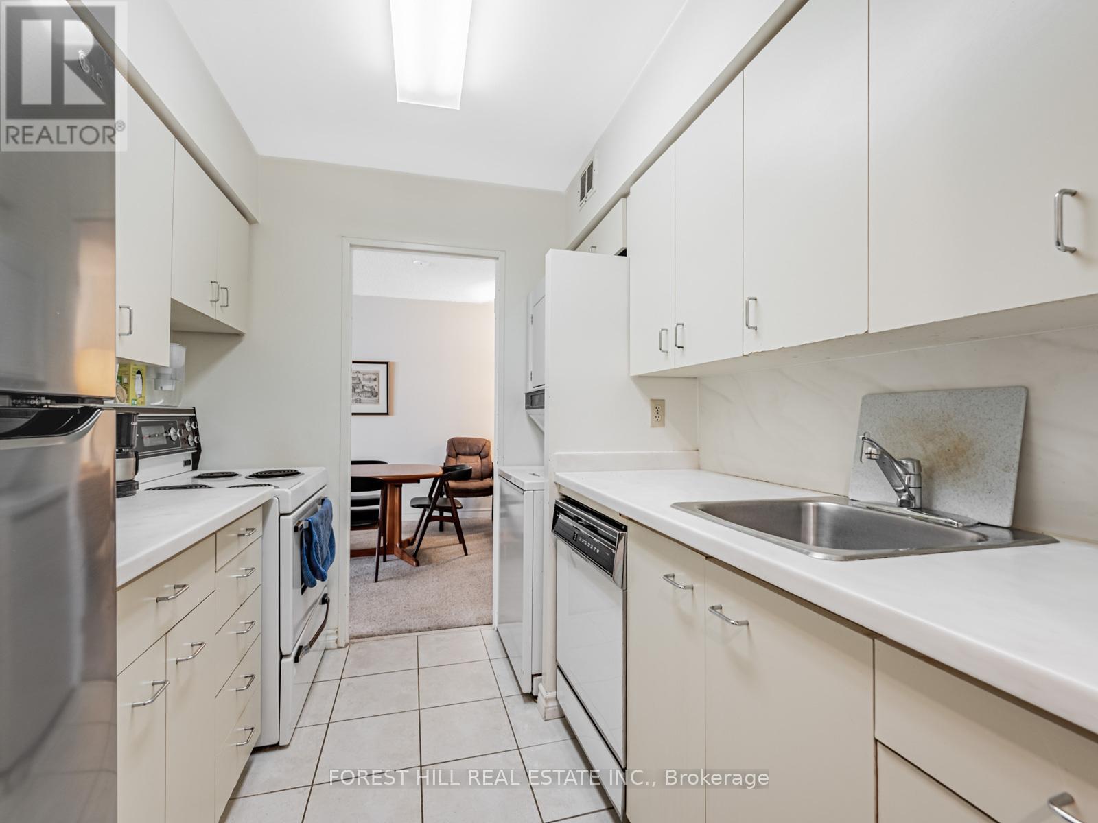 703 - 50 Quebec Avenue, Toronto, Ontario  M6P 4B4 - Photo 3 - W12550224