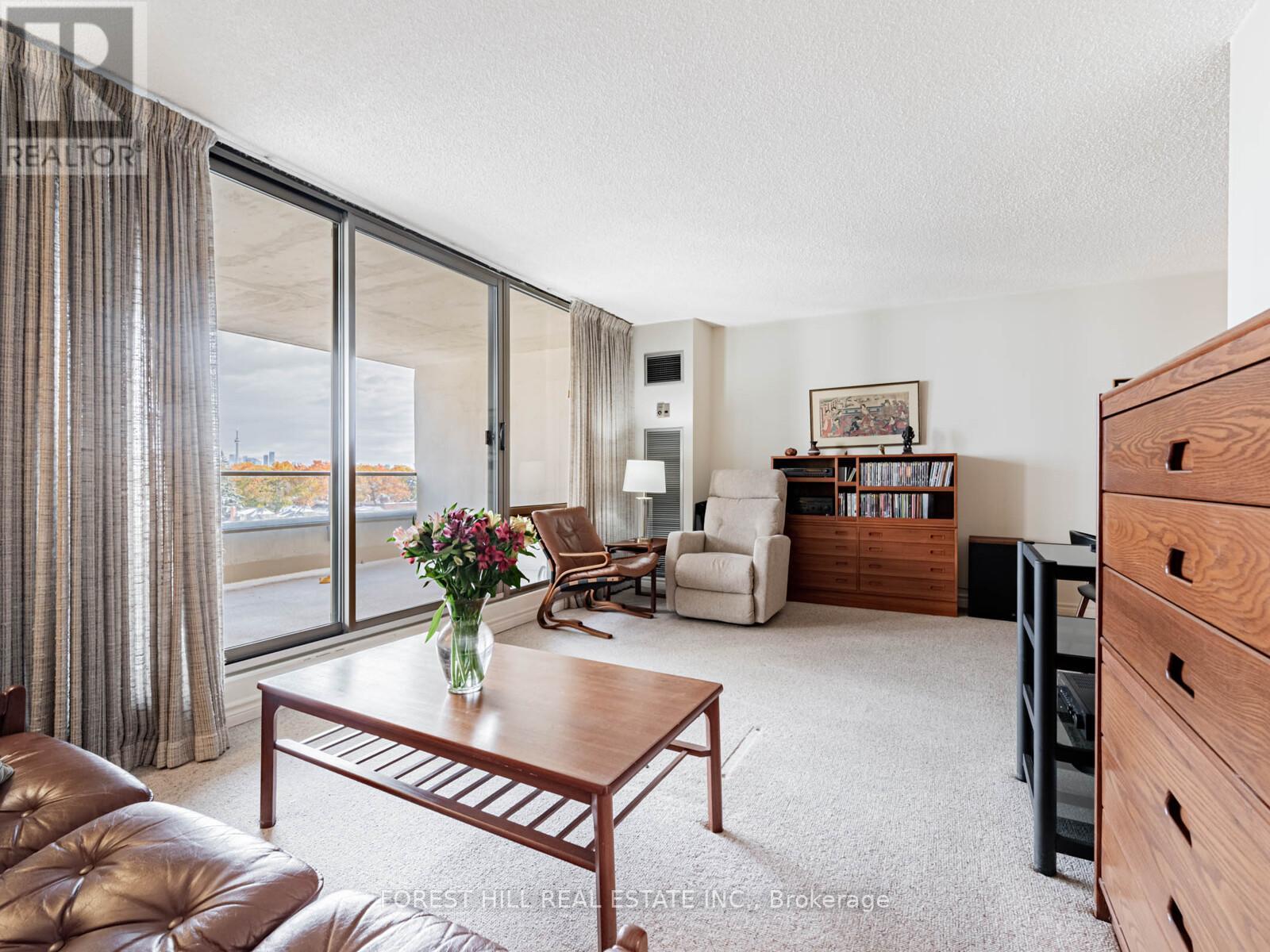 703 - 50 Quebec Avenue, Toronto, Ontario  M6P 4B4 - Photo 9 - W12550224