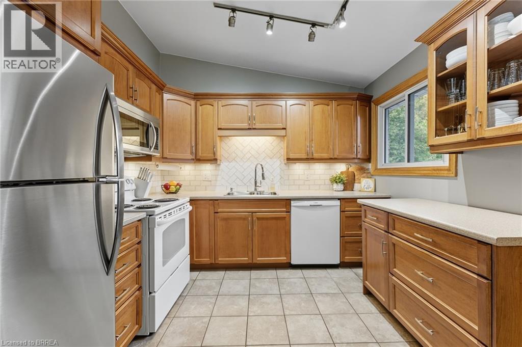 31 Buckingham Street, Brantford, Ontario  N3R 3A9 - Photo 11 - 40773764