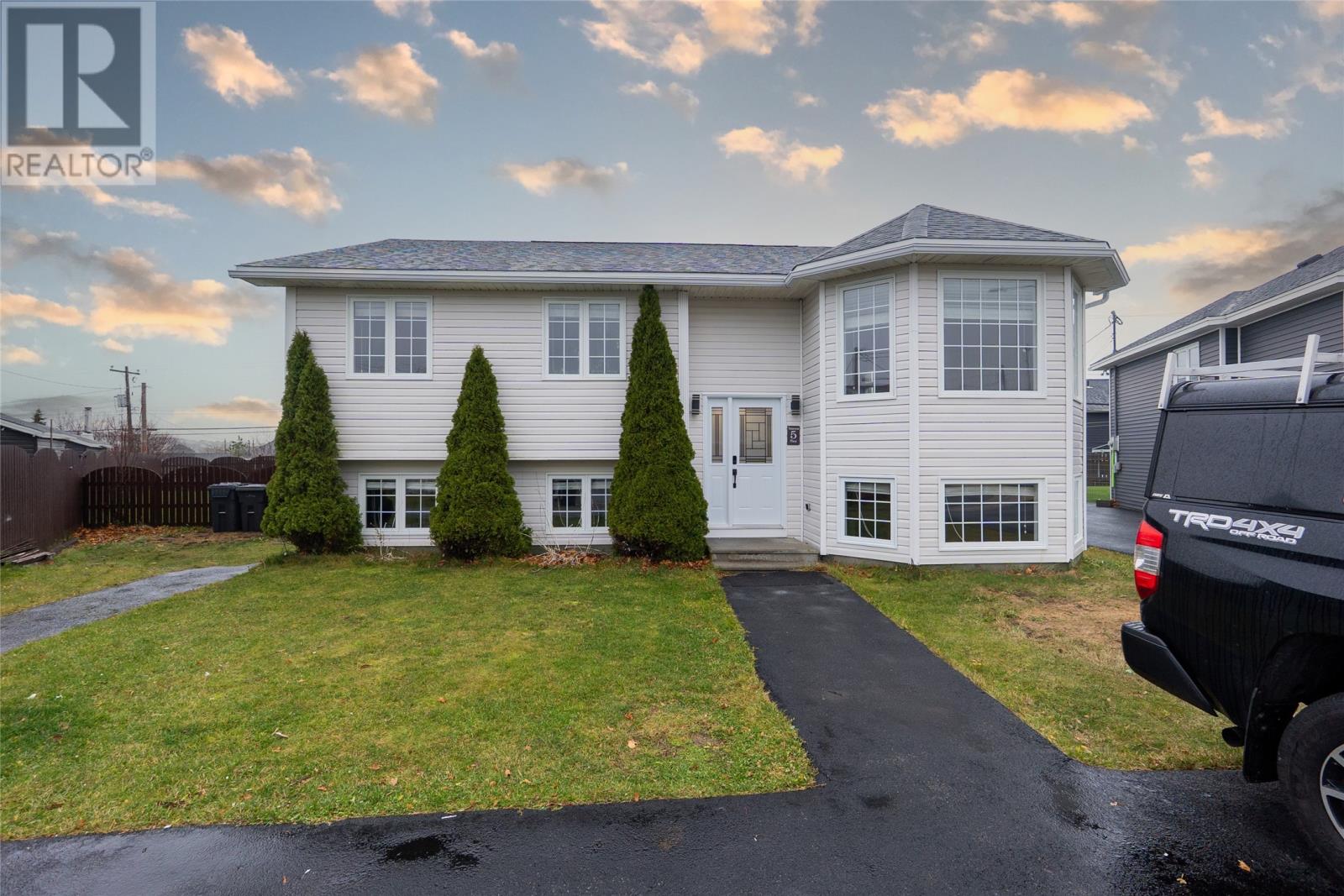 5 Tennyson Place, Paradise, Newfoundland & Labrador