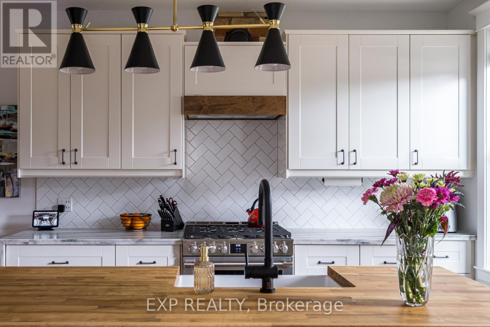 14 Chatham Street, Hamilton, Ontario  L8P 2B2 - Photo 12 - X12550152