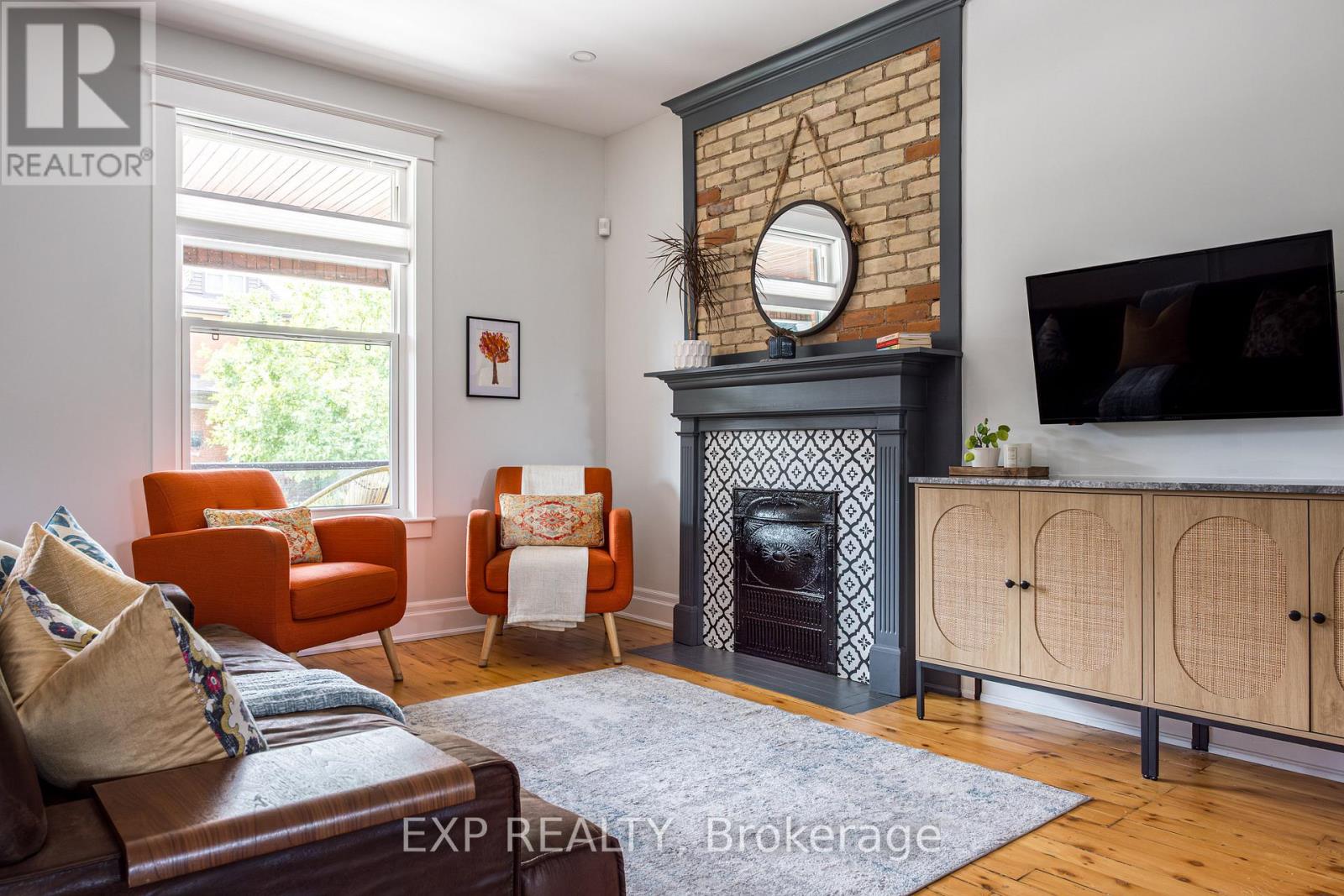 14 Chatham Street, Hamilton, Ontario  L8P 2B2 - Photo 5 - X12550152