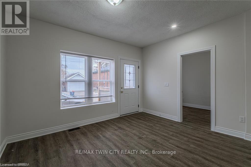 5 Halls Avenue, Brantford, Ontario  N3T 3X2 - Photo 14 - X12550170