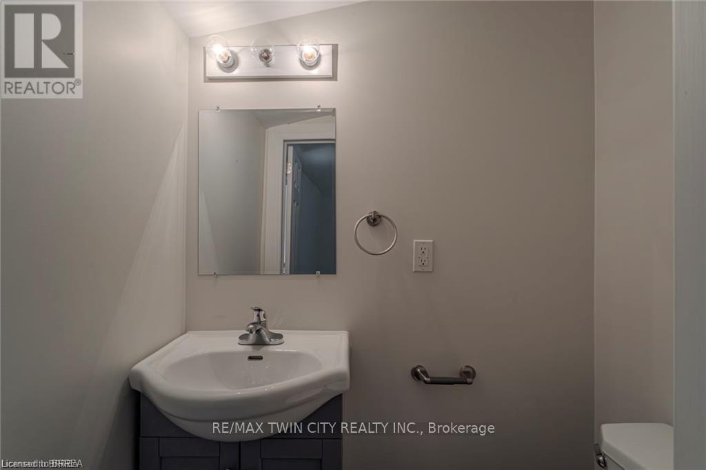 5 Halls Avenue, Brantford, Ontario  N3T 3X2 - Photo 19 - X12550170