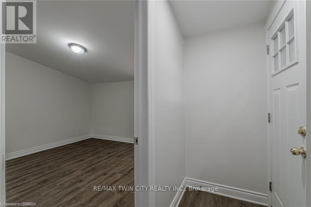 5 Halls Avenue, Brantford, Ontario  N3T 3X2 - Photo 20 - X12550170