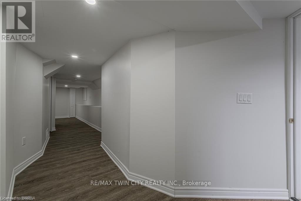 5 Halls Avenue, Brantford, Ontario  N3T 3X2 - Photo 26 - X12550170