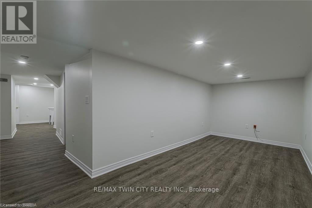 5 Halls Avenue, Brantford, Ontario  N3T 3X2 - Photo 28 - X12550170