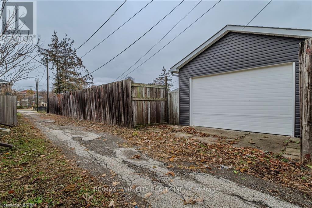 5 Halls Avenue, Brantford, Ontario  N3T 3X2 - Photo 3 - X12550170