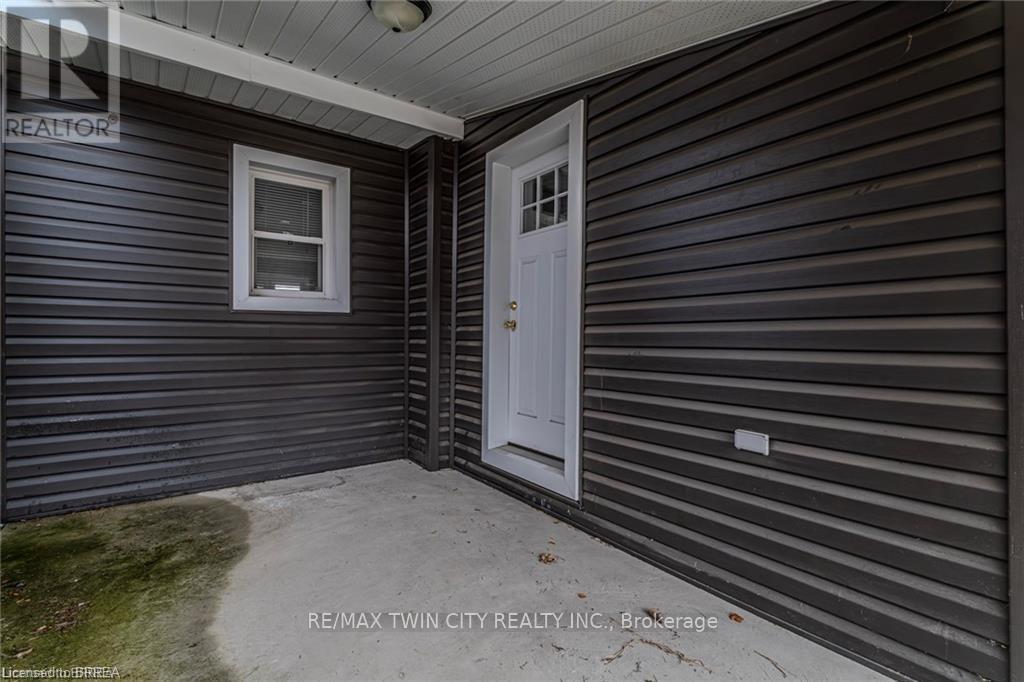 5 Halls Avenue, Brantford, Ontario  N3T 3X2 - Photo 31 - X12550170