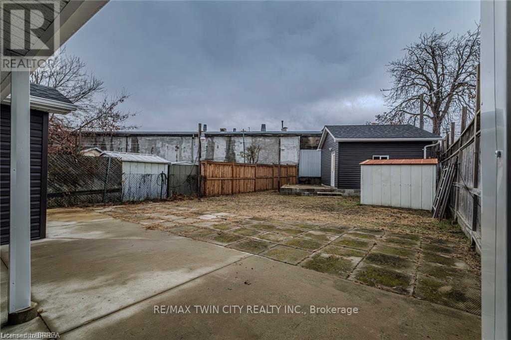 5 Halls Avenue, Brantford, Ontario  N3T 3X2 - Photo 6 - X12550170