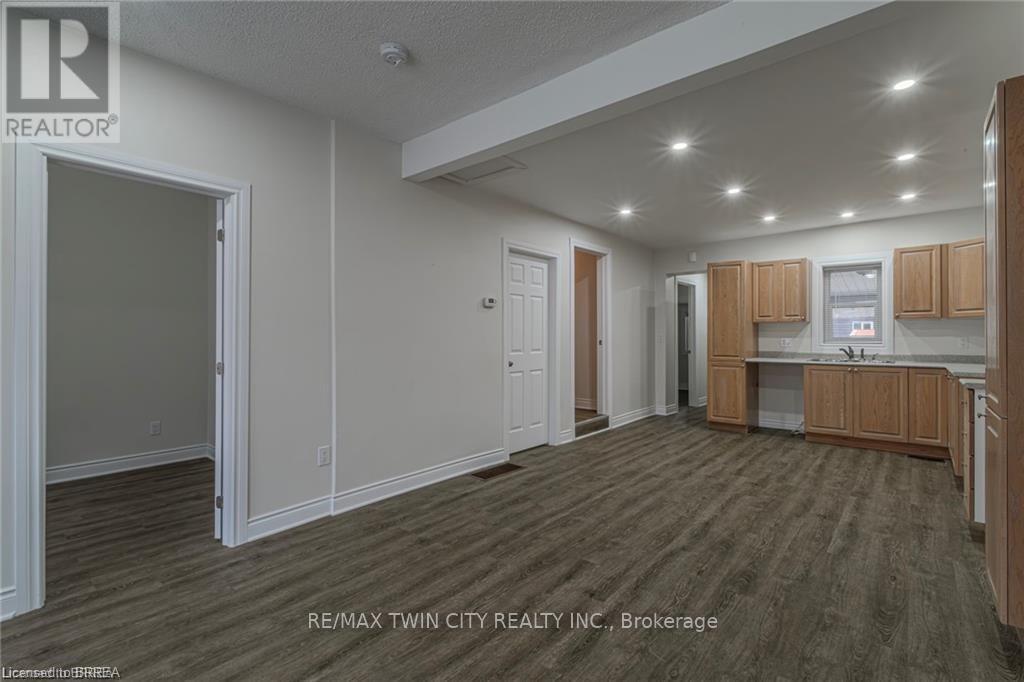 5 Halls Avenue, Brantford, Ontario  N3T 3X2 - Photo 7 - X12550170