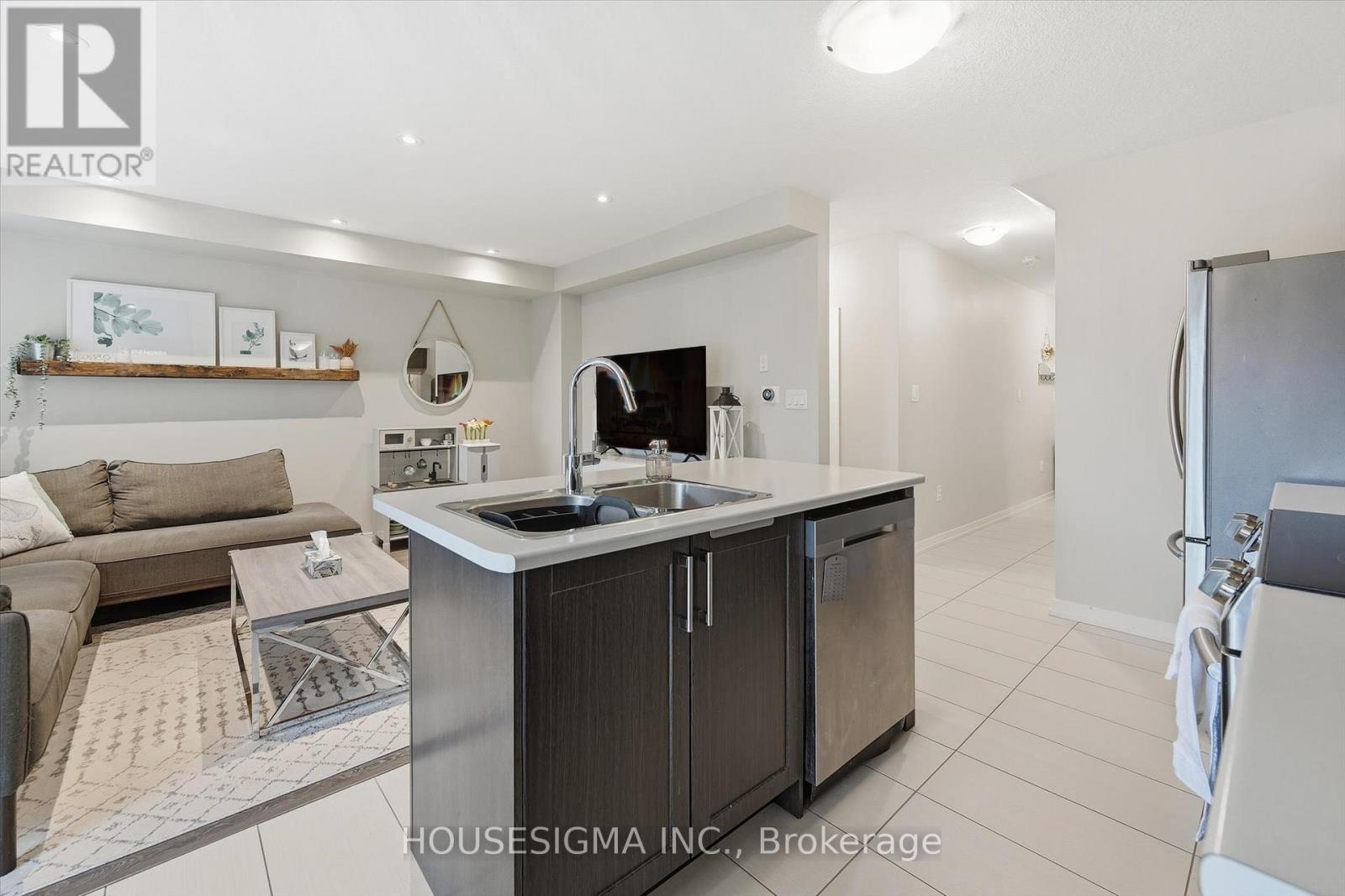 116 Scarletwood Street, Hamilton, Ontario  L8J 0K8 - Photo 10 - X12550214