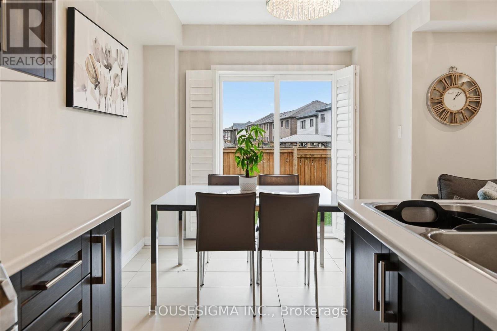 116 Scarletwood Street, Hamilton, Ontario  L8J 0K8 - Photo 11 - X12550214