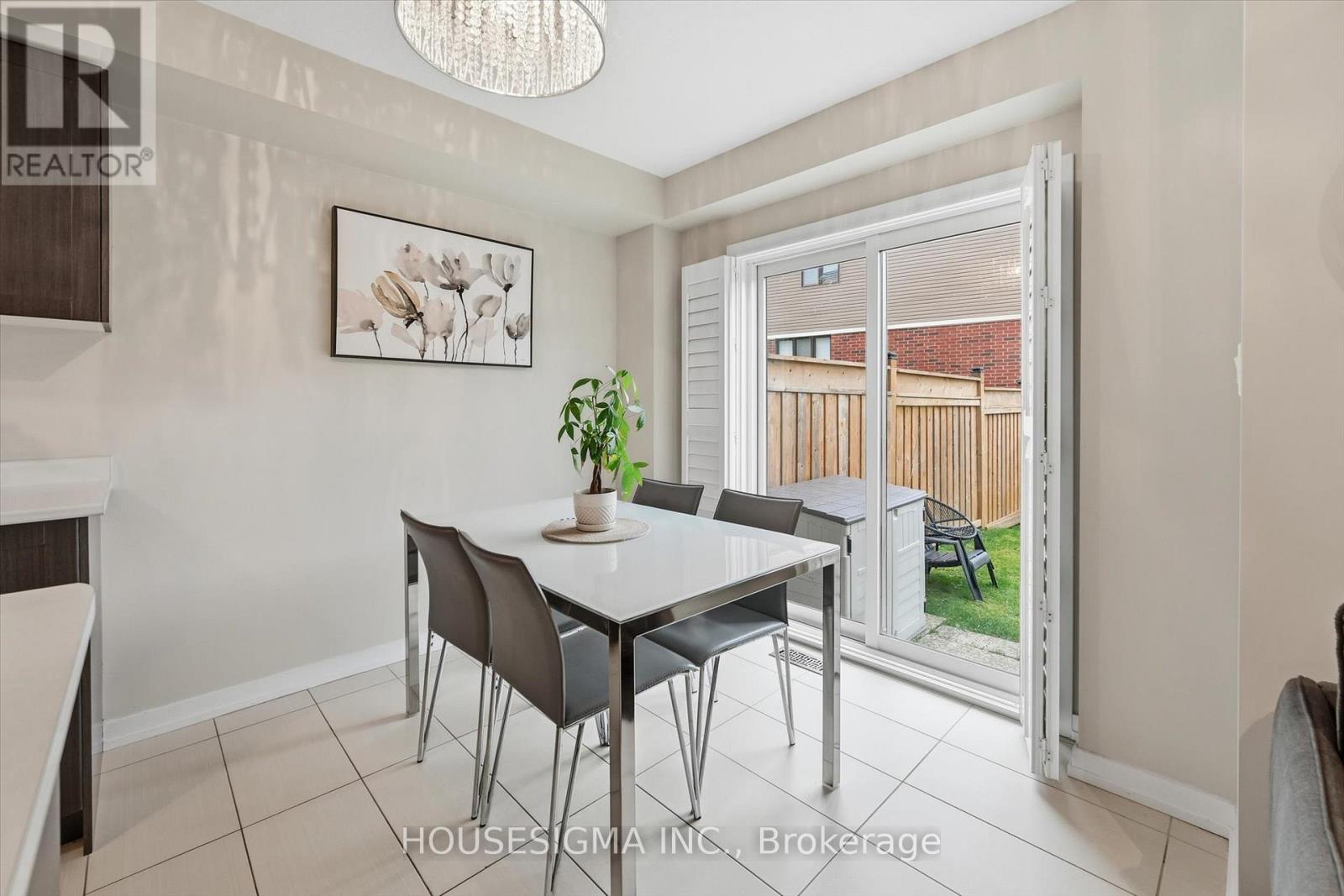 116 Scarletwood Street, Hamilton, Ontario  L8J 0K8 - Photo 12 - X12550214