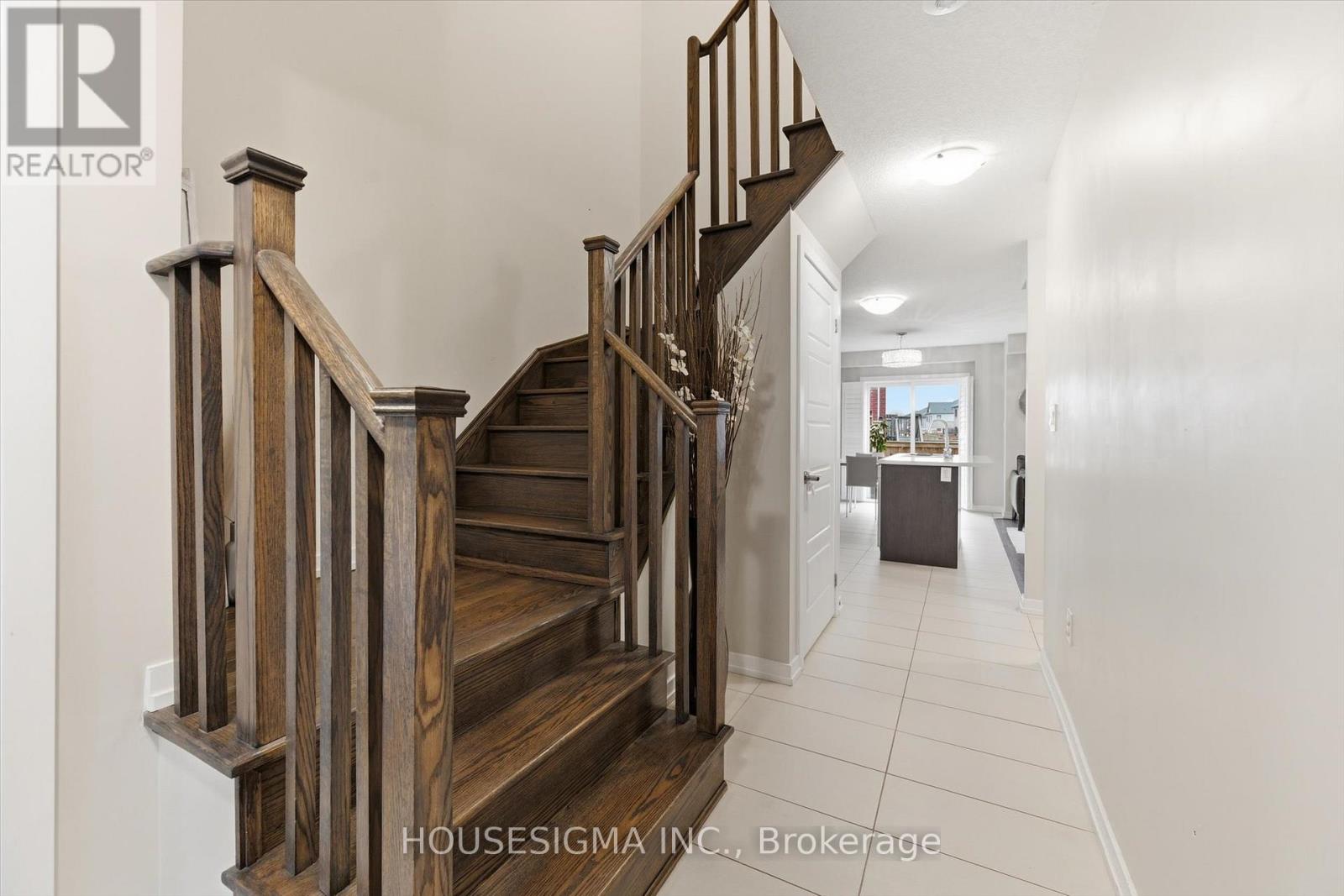 116 Scarletwood Street, Hamilton, Ontario  L8J 0K8 - Photo 19 - X12550214