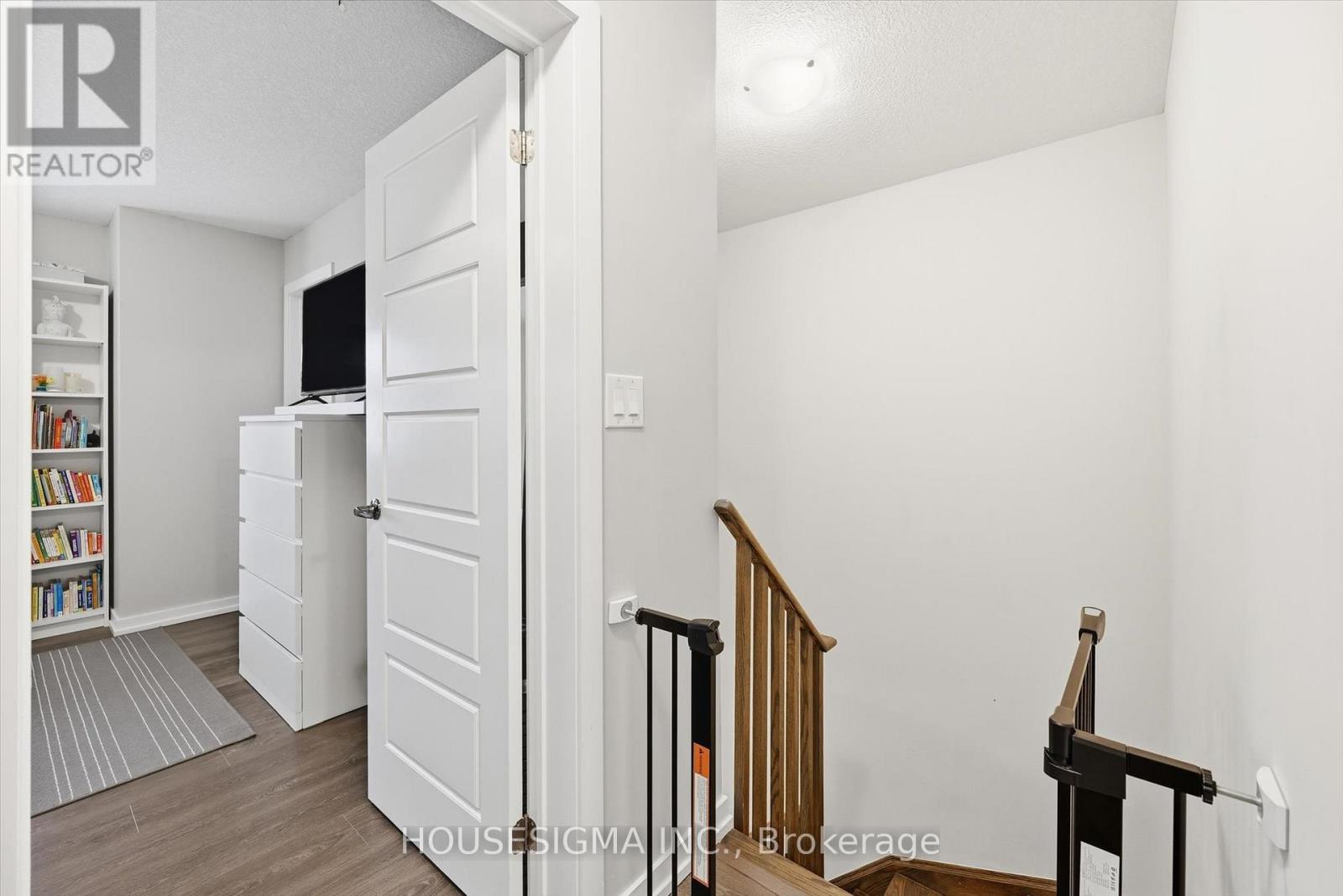 116 Scarletwood Street, Hamilton, Ontario  L8J 0K8 - Photo 20 - X12550214