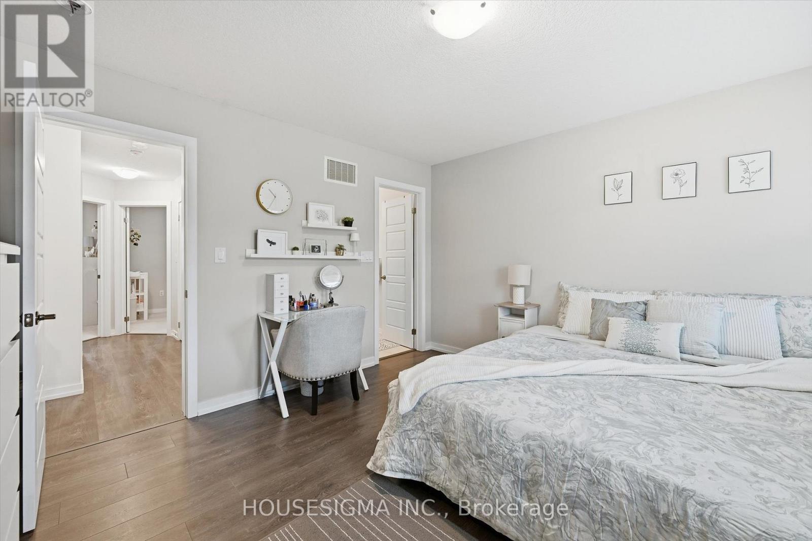 116 Scarletwood Street, Hamilton, Ontario  L8J 0K8 - Photo 22 - X12550214