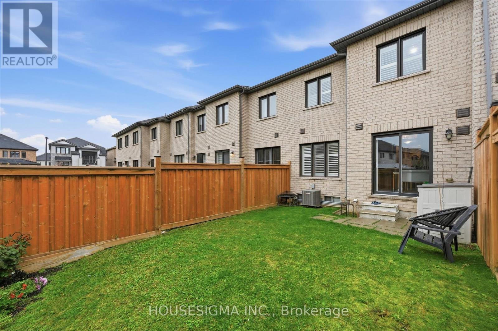 116 Scarletwood Street, Hamilton, Ontario  L8J 0K8 - Photo 35 - X12550214