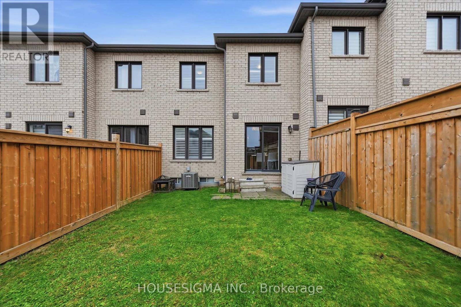 116 Scarletwood Street, Hamilton, Ontario  L8J 0K8 - Photo 37 - X12550214