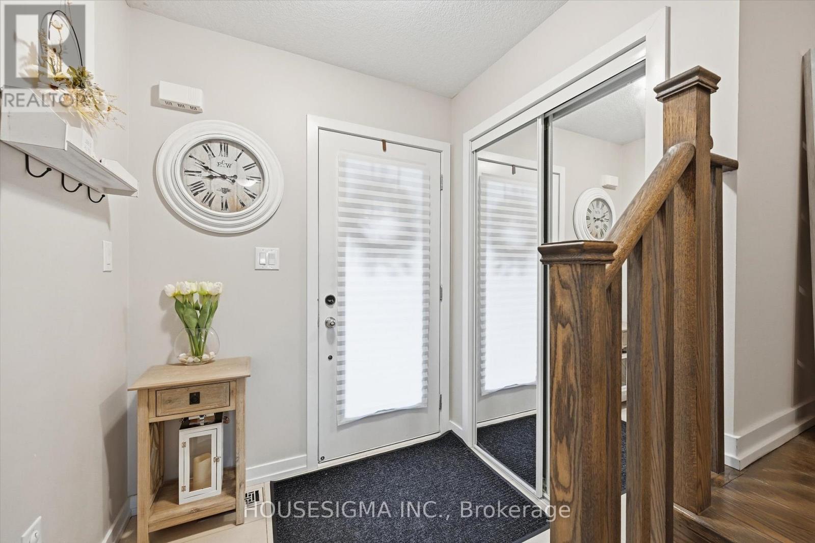 116 Scarletwood Street, Hamilton, Ontario  L8J 0K8 - Photo 4 - X12550214