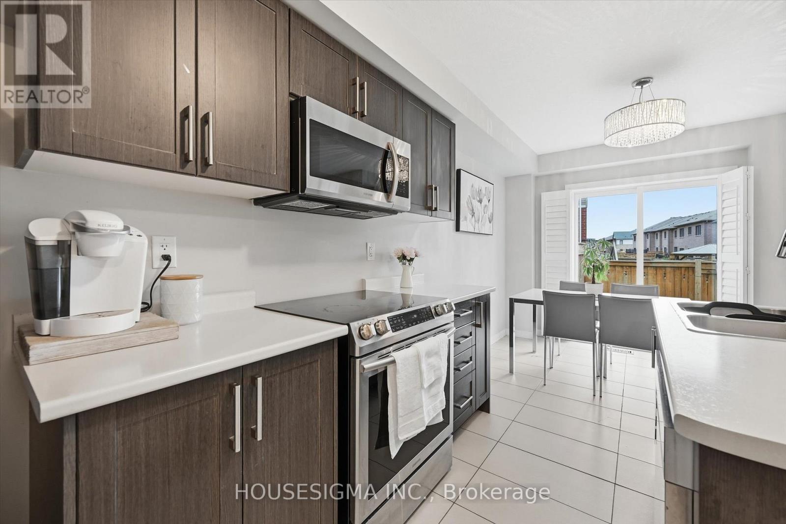 116 Scarletwood Street, Hamilton, Ontario  L8J 0K8 - Photo 6 - X12550214