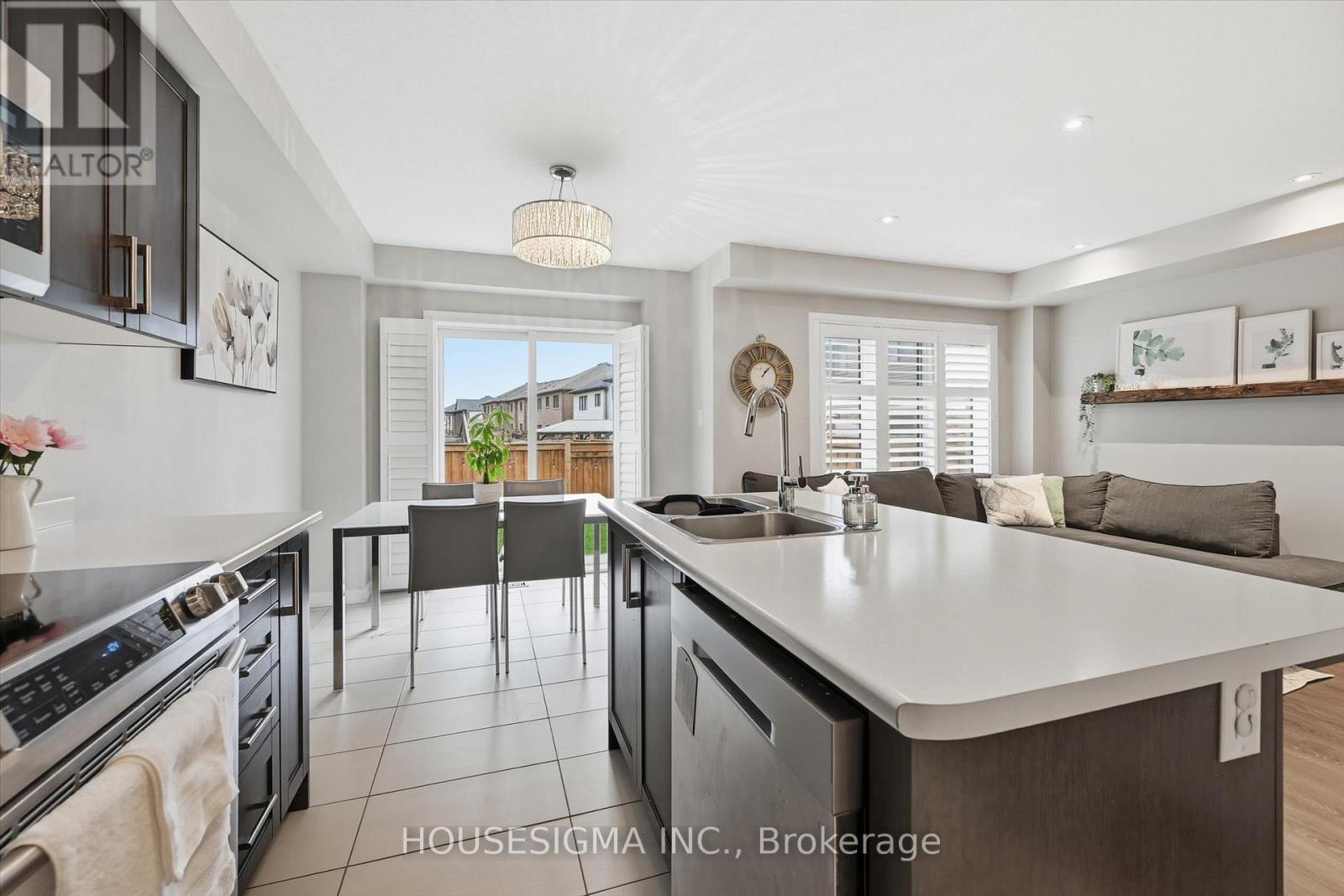 116 Scarletwood Street, Hamilton, Ontario  L8J 0K8 - Photo 7 - X12550214