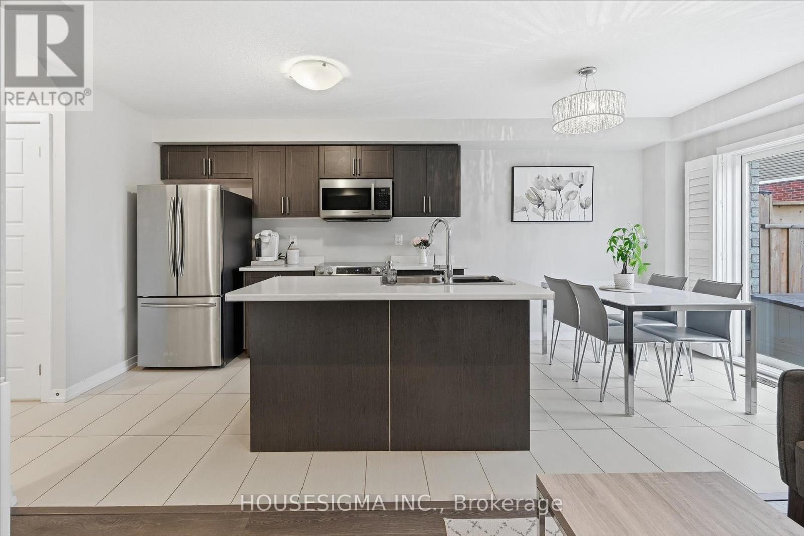 116 Scarletwood Street, Hamilton, Ontario  L8J 0K8 - Photo 8 - X12550214