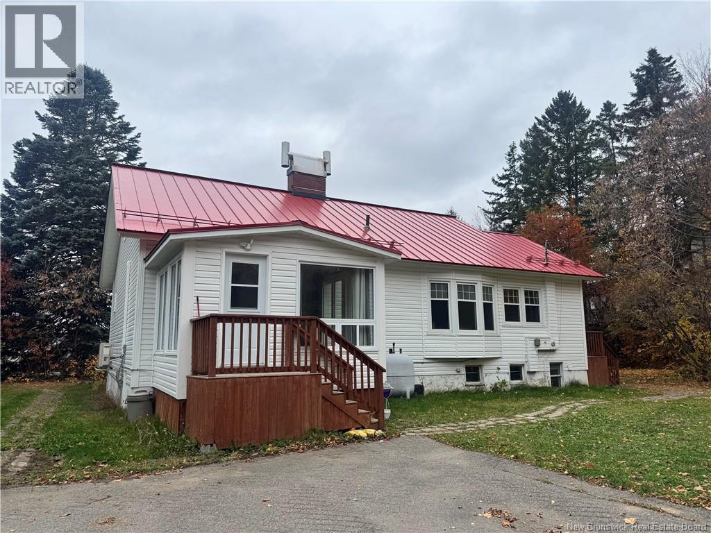 775 Murray Avenue, Bathurst, New Brunswick  E2A 1V3 - Photo 2 - NB126065