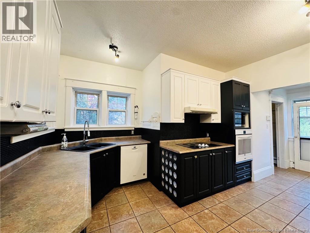 775 Murray Avenue, Bathurst, New Brunswick  E2A 1V3 - Photo 4 - NB126065