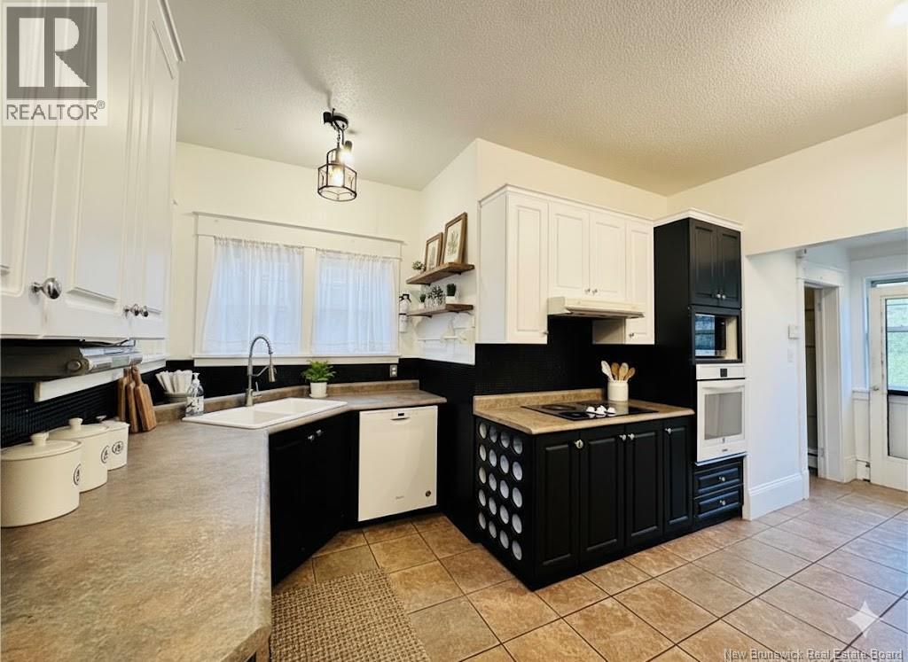 775 Murray Avenue, Bathurst, New Brunswick  E2A 1V3 - Photo 3 - NB126065