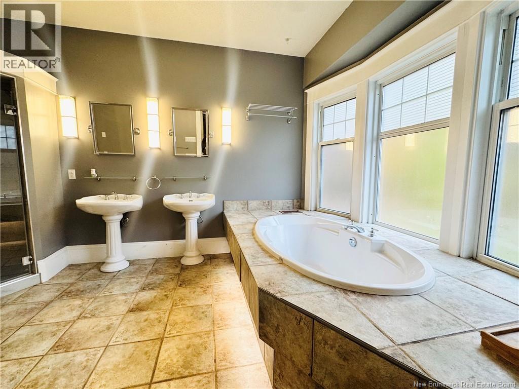 775 Murray Avenue, Bathurst, New Brunswick  E2A 1V3 - Photo 15 - NB126065