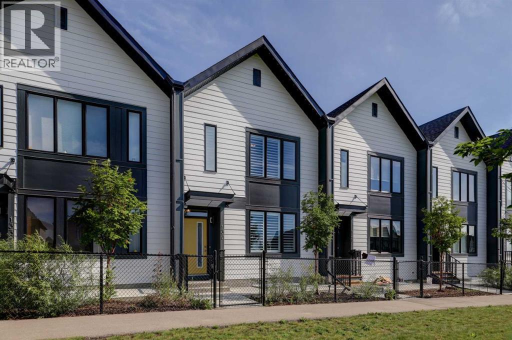 137 South Point Greenway Sw, Airdrie, Alberta  T4B 5J3 - Photo 1 - A2243301