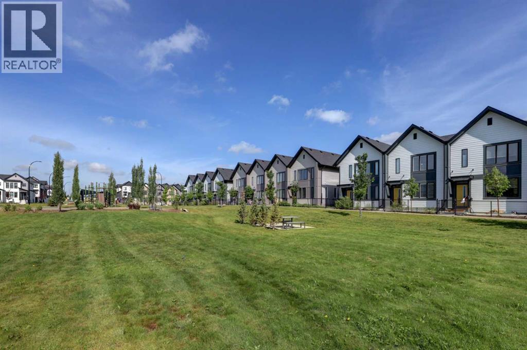 137 South Point Greenway Sw, Airdrie, Alberta  T4B 5J3 - Photo 3 - A2243301