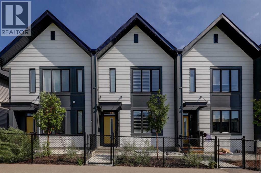 137 South Point Greenway Sw, Airdrie, Alberta  T4B 5J3 - Photo 2 - A2243301