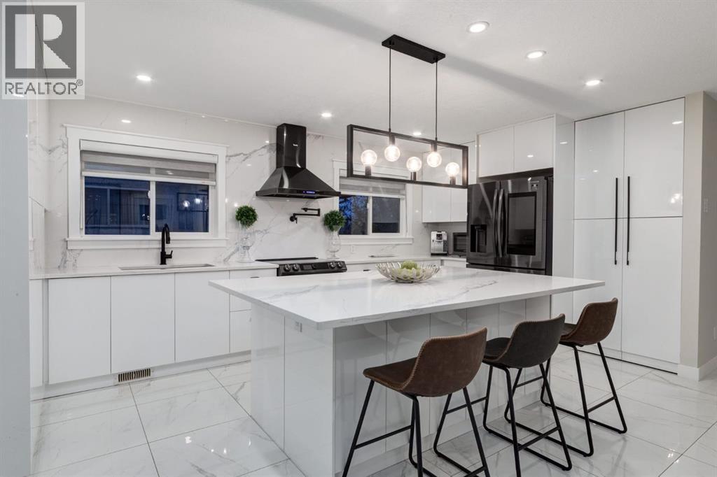 5 Sydney Drive Sw, Calgary, Alberta  T2W 0S7 - Photo 6 - A2269400