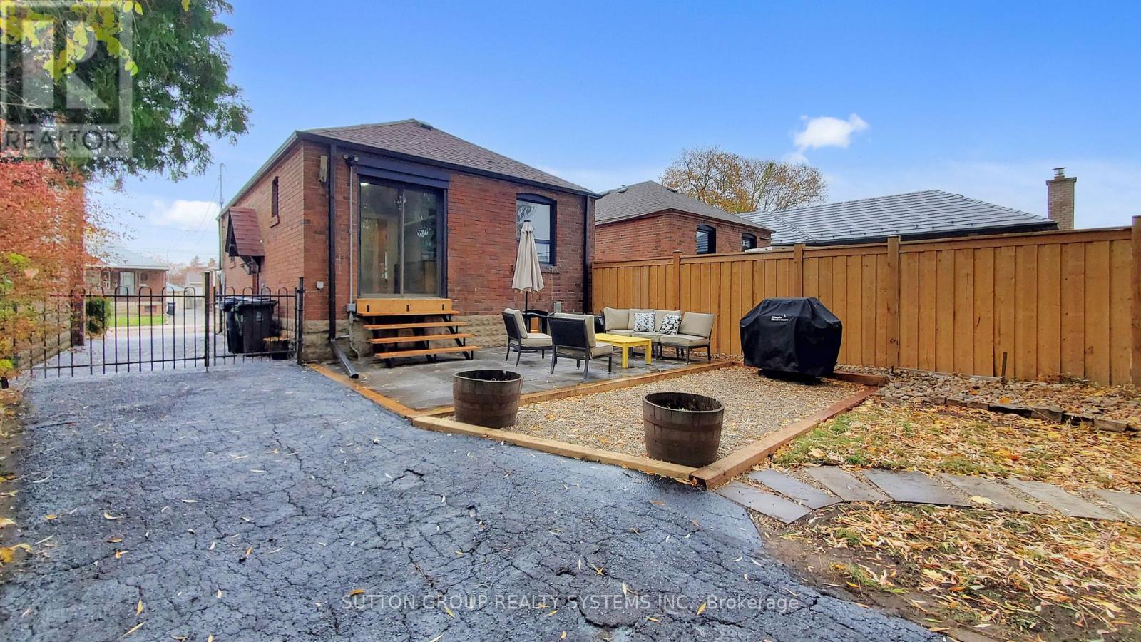 51 Juliet Crescent, Toronto, Ontario  M6M 1N5 - Photo 26 - W12550096