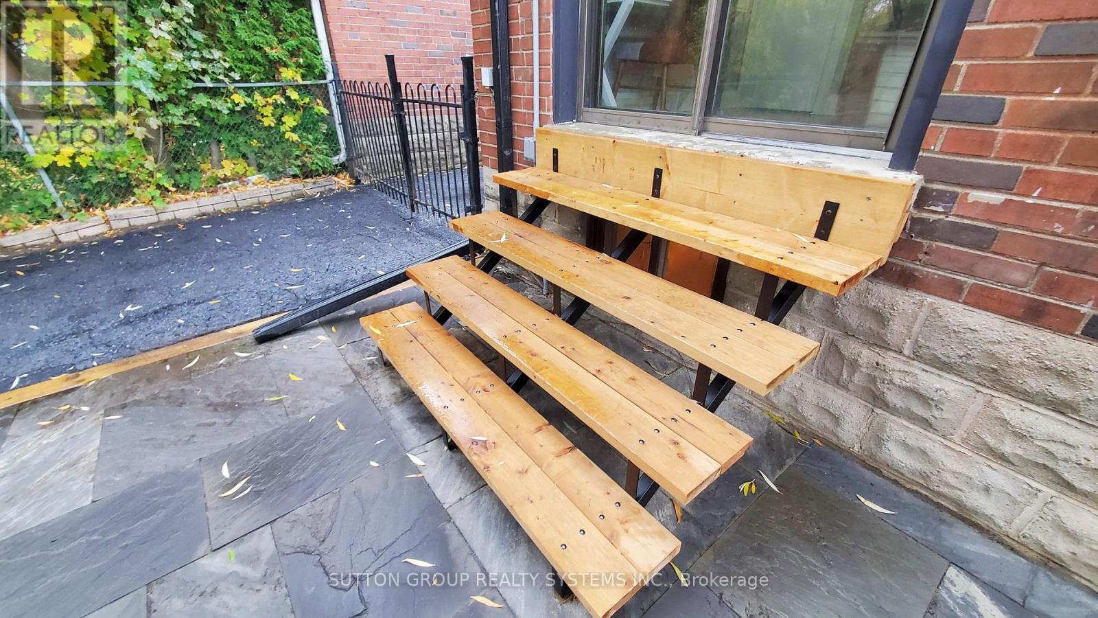 51 Juliet Crescent, Toronto, Ontario  M6M 1N5 - Photo 29 - W12550096