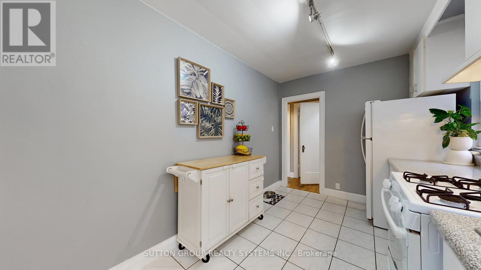 51 Juliet Crescent, Toronto, Ontario  M6M 1N5 - Photo 8 - W12550096