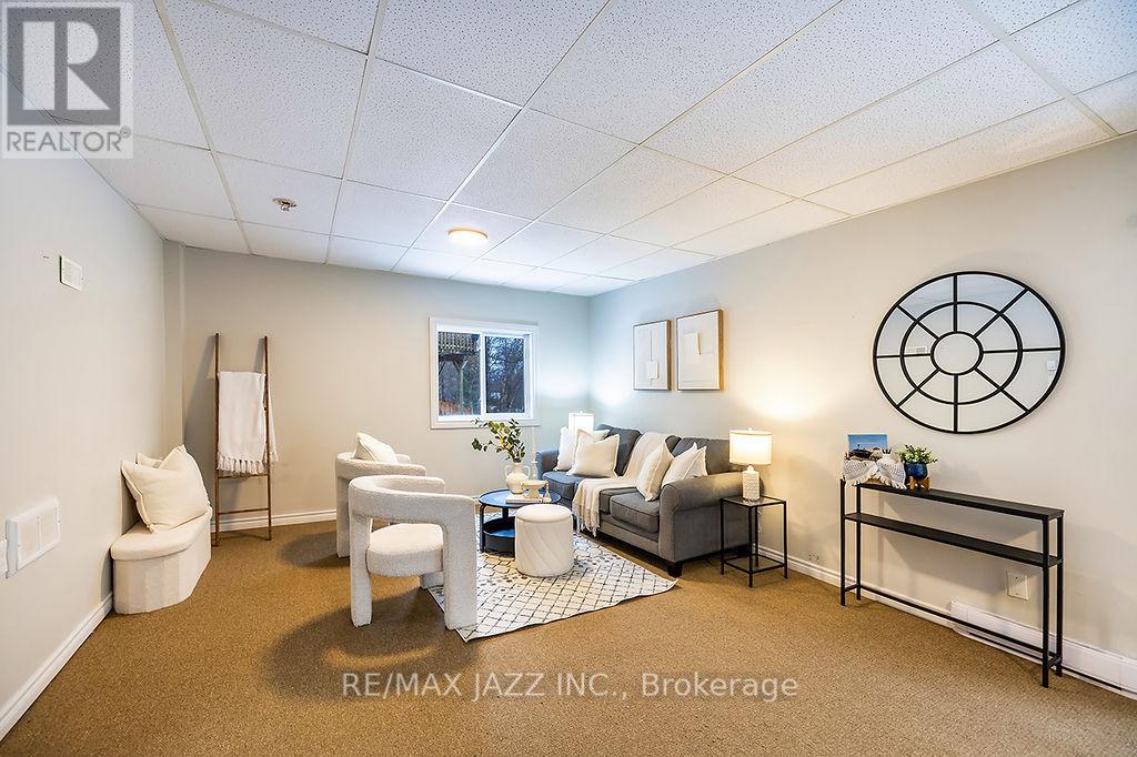 45 Milton Street, Bracebridge, Ontario P1L 1G9 - Photo 38 - X12550324