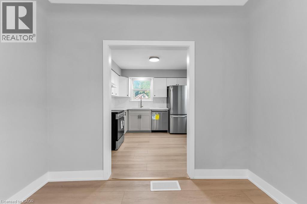 9 Elaine Court, Hamilton, Ontario  L8K 3S2 - Photo 14 - 40781559