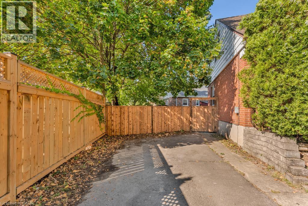 9 Elaine Court, Hamilton, Ontario  L8K 3S2 - Photo 4 - 40781559