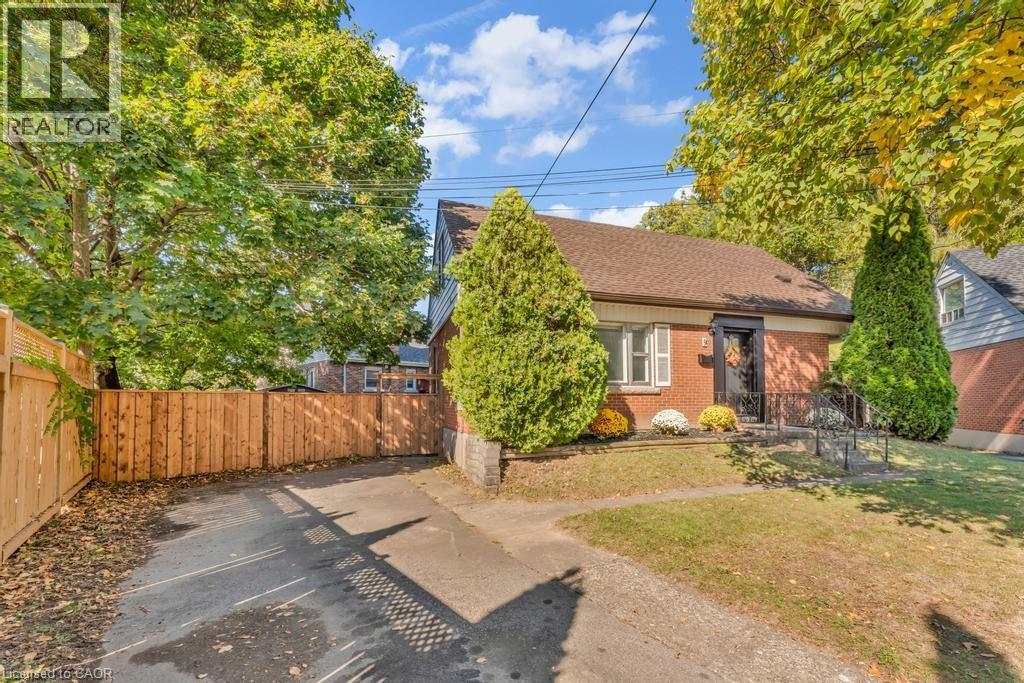 9 Elaine Court, Hamilton, Ontario  L8K 3S2 - Photo 5 - 40781559