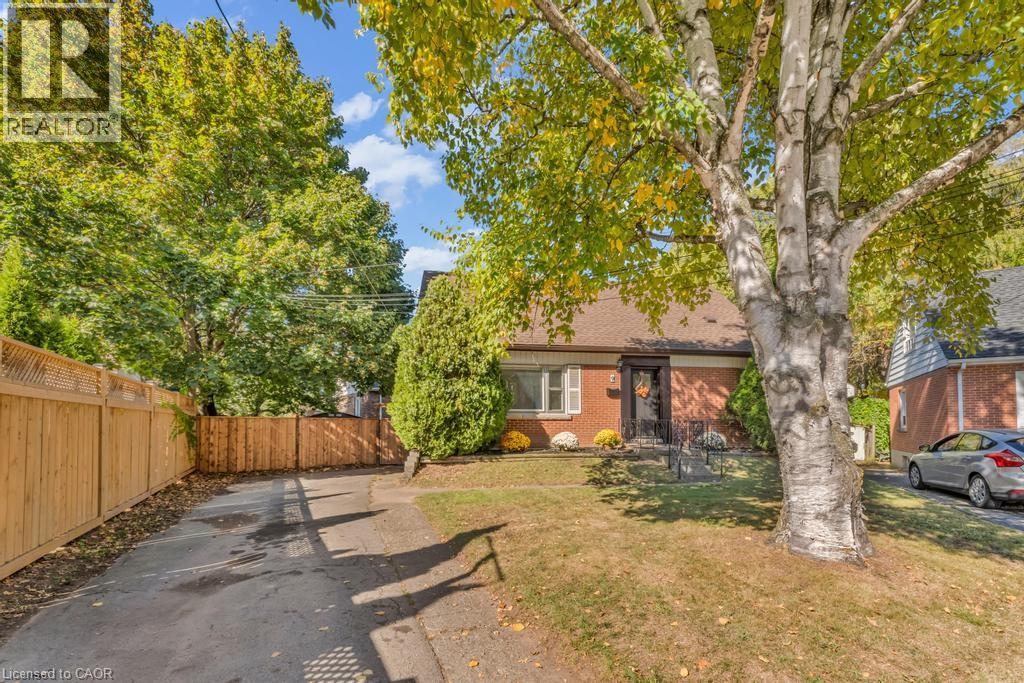 9 Elaine Court, Hamilton, Ontario  L8K 3S2 - Photo 3 - 40781559