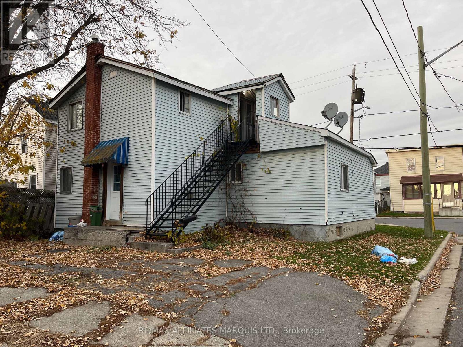 4-8-10-15 Lennox Lane W, Cornwall, Ontario K6H 4G1 - Photo 1 - X12550530