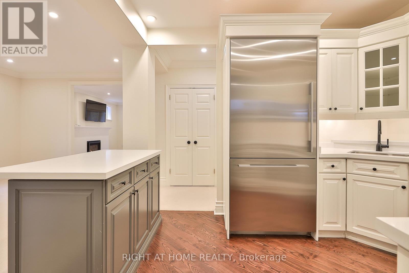 Main - 119 Chaplin Crescent, Toronto, Ontario  M5P 1A6 - Photo 10 - C12550256