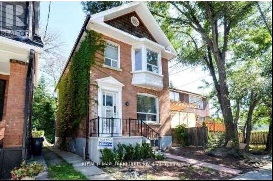(UPPER) - 979 MOUNT PLEASANT ROAD, Toronto, Ontario