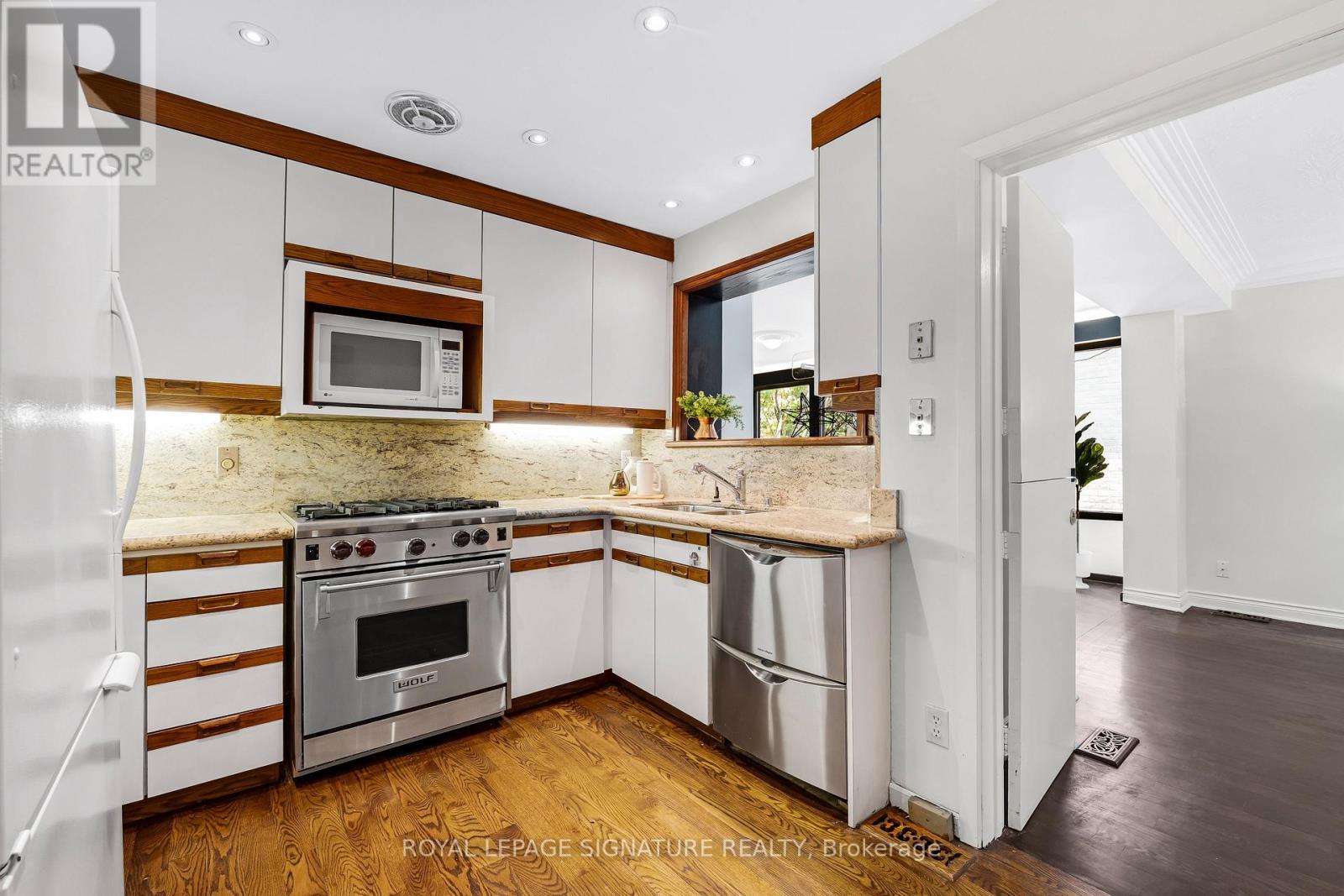 24 Ealing Drive, Toronto, Ontario M2L 2R5 - Photo 10 - C12550338