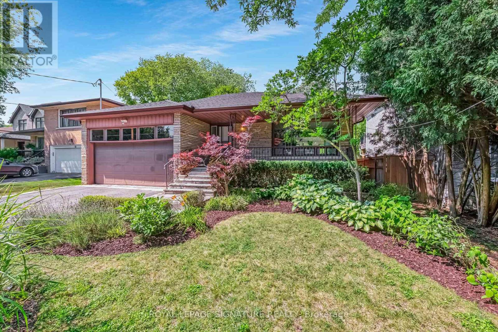 24 Ealing Drive, Toronto, Ontario M2L 2R5 - Photo 2 - C12550338
