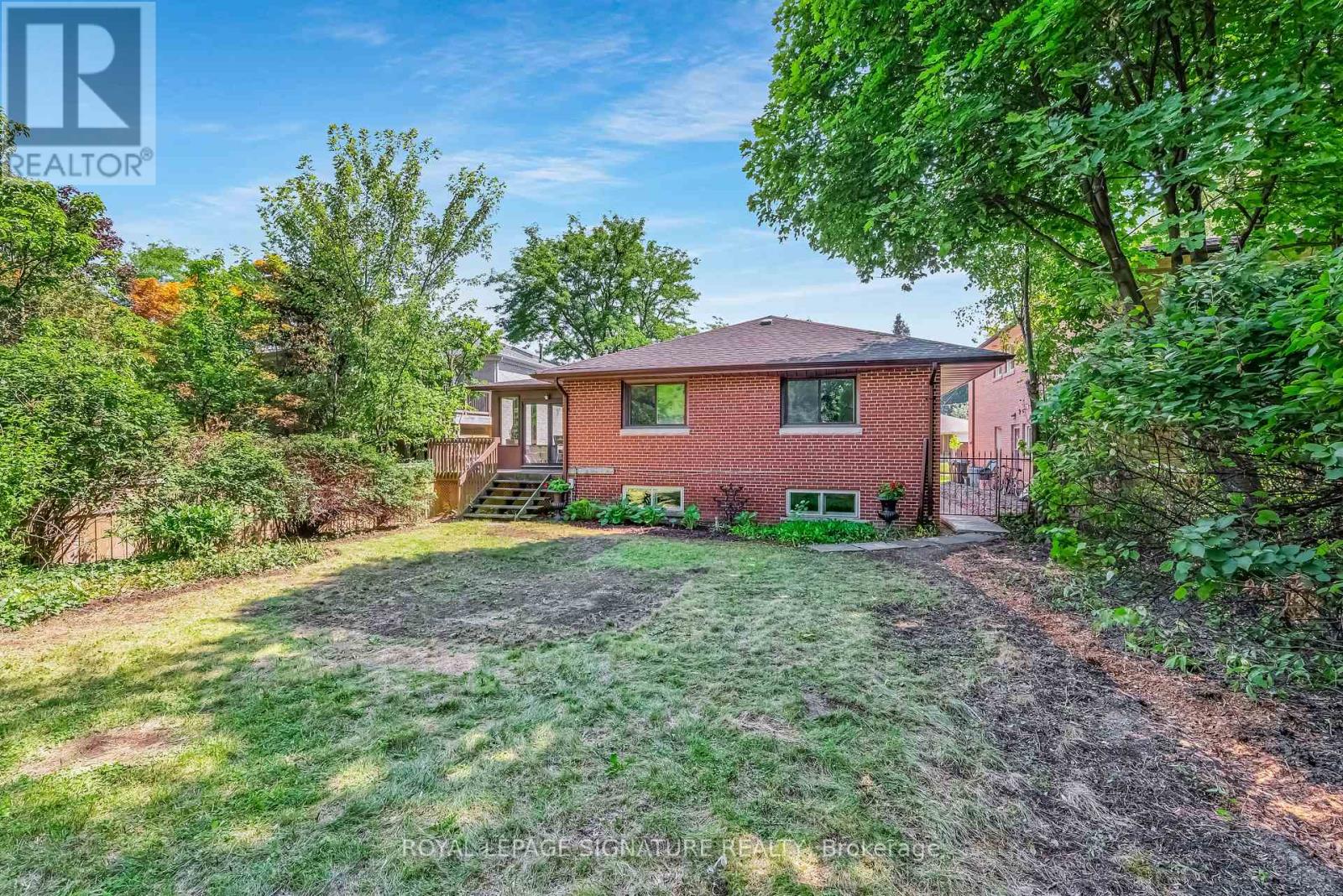 24 Ealing Drive, Toronto, Ontario M2L 2R5 - Photo 29 - C12550338